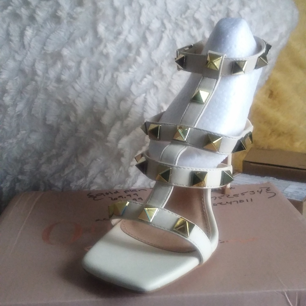 Beautiful strap around ankles shoe